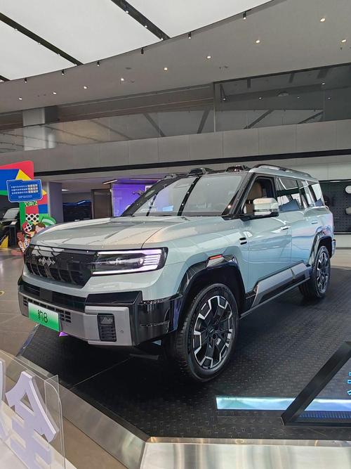 成都299比亚迪方程豹硬派越野的爆款，英菲尼迪35周年与你共成长